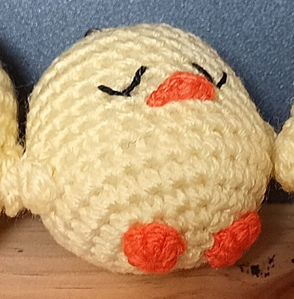 Pollito llavero dormilón